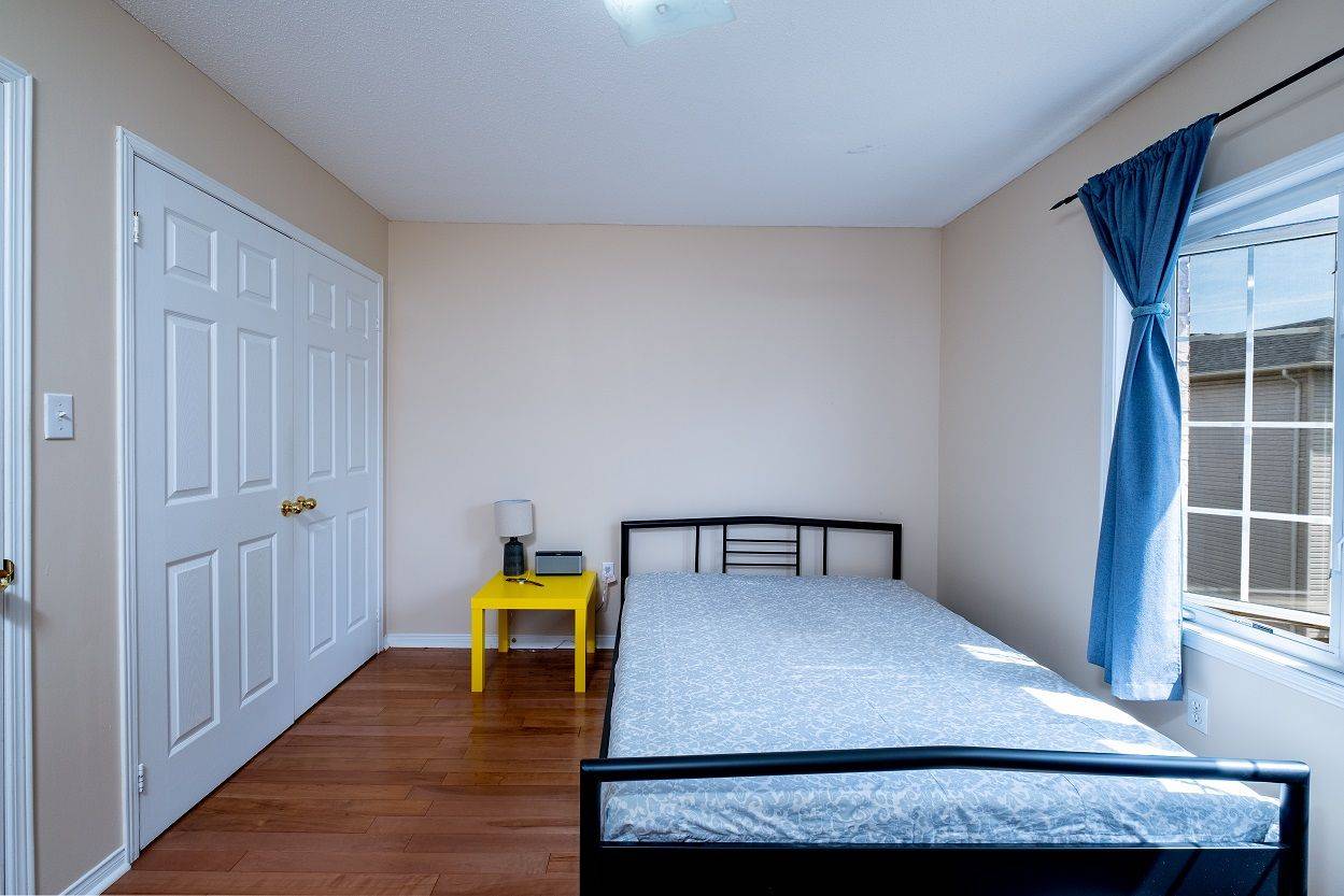 Mississauga, ON L5C 1E1,1128 Dundas ST W #18