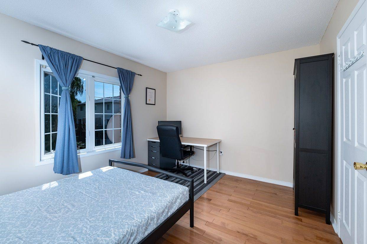 Mississauga, ON L5C 1E1,1128 Dundas ST W #18