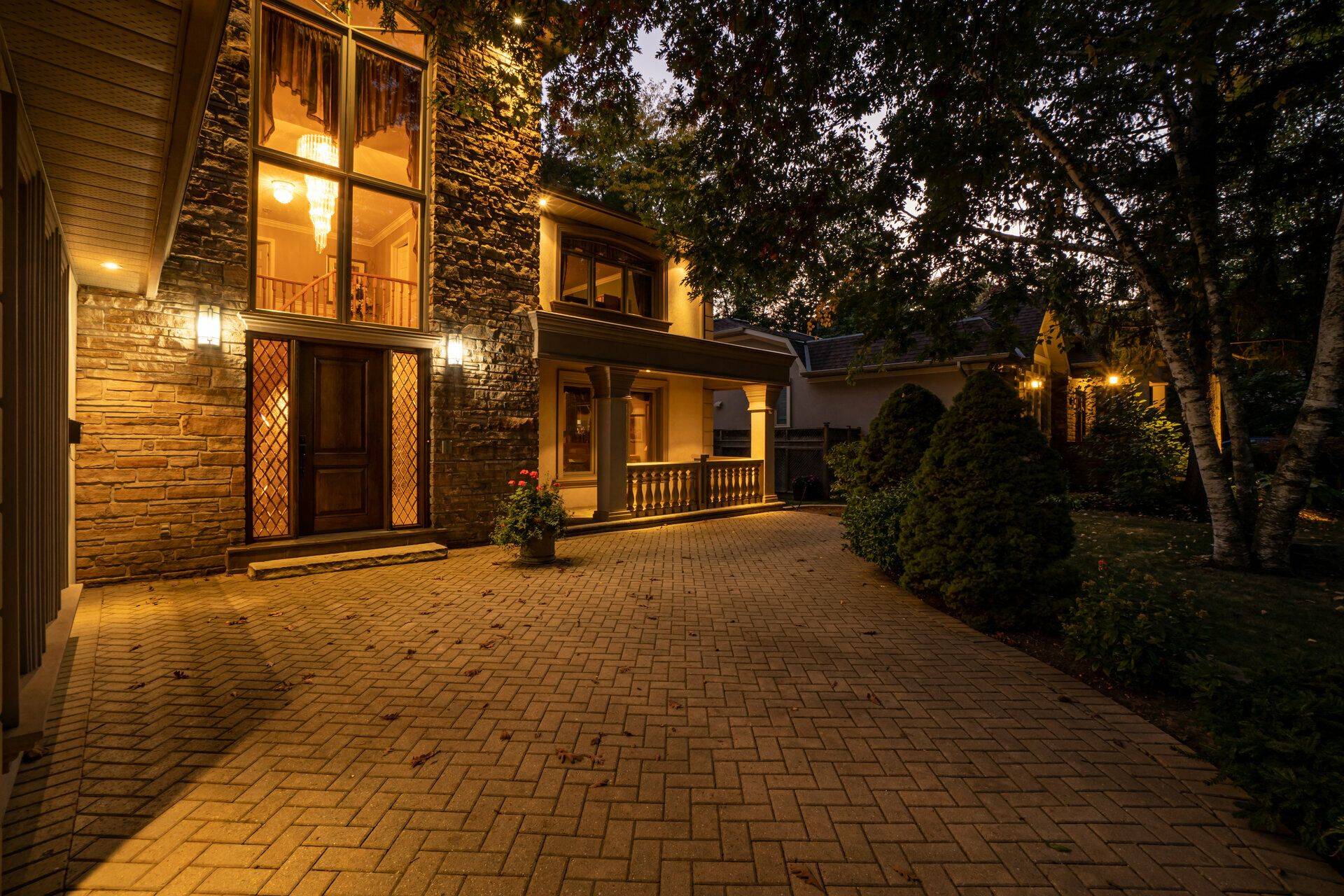 Mississauga, ON L5B 1R4,2130 Autumn Breeze DR N