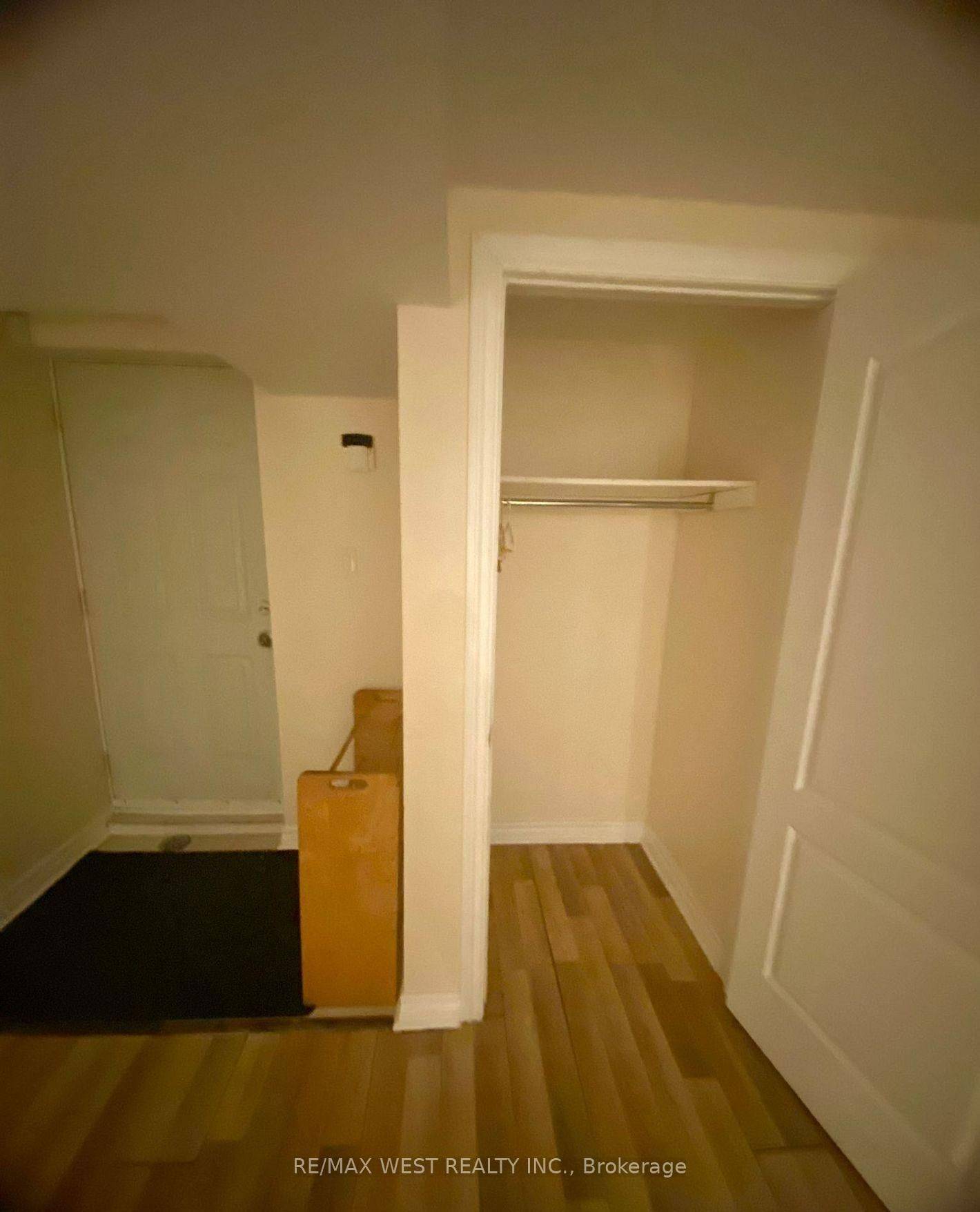 Toronto W04, ON M9N 2C1,18 King George RD