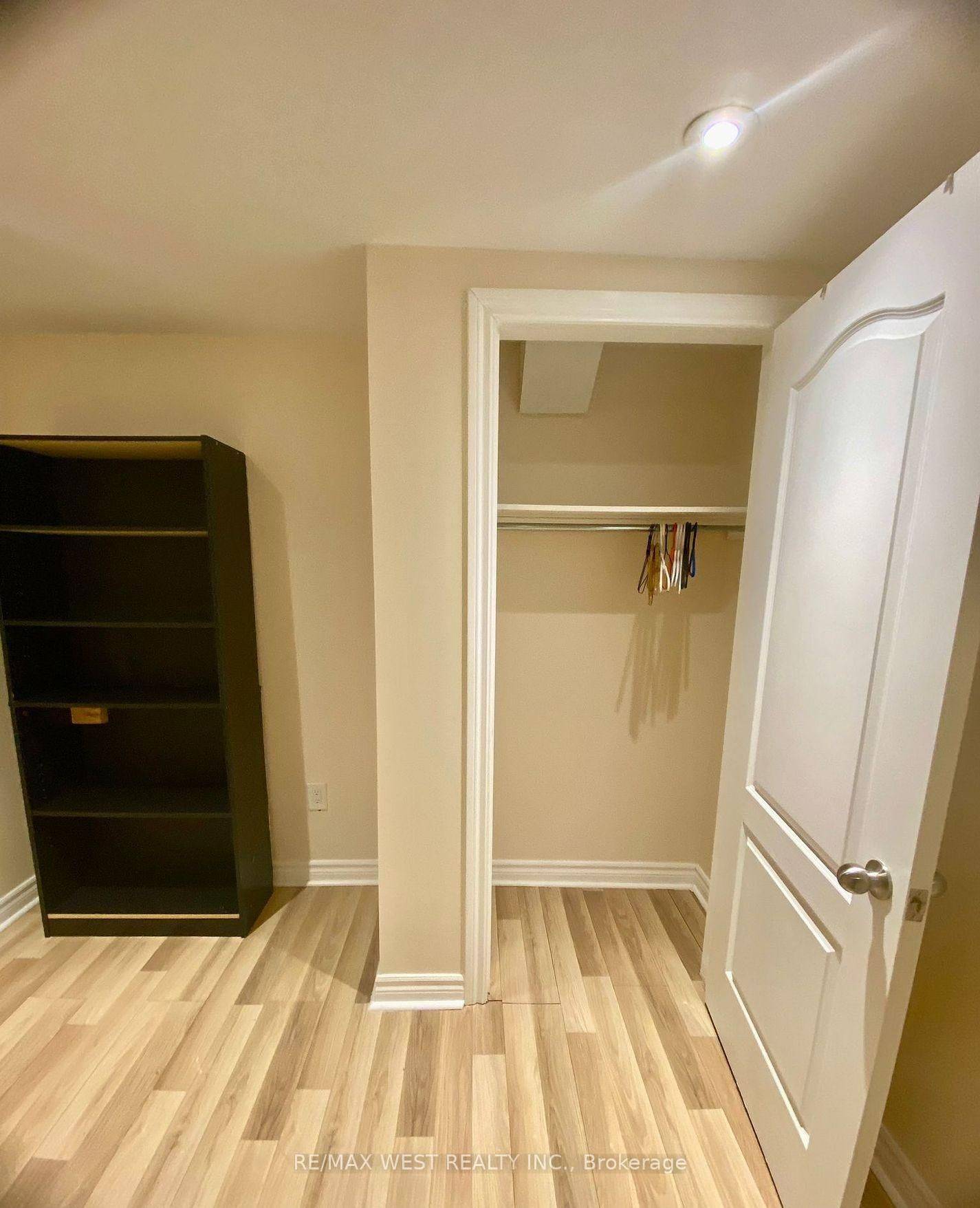 Toronto W04, ON M9N 2C1,18 King George RD