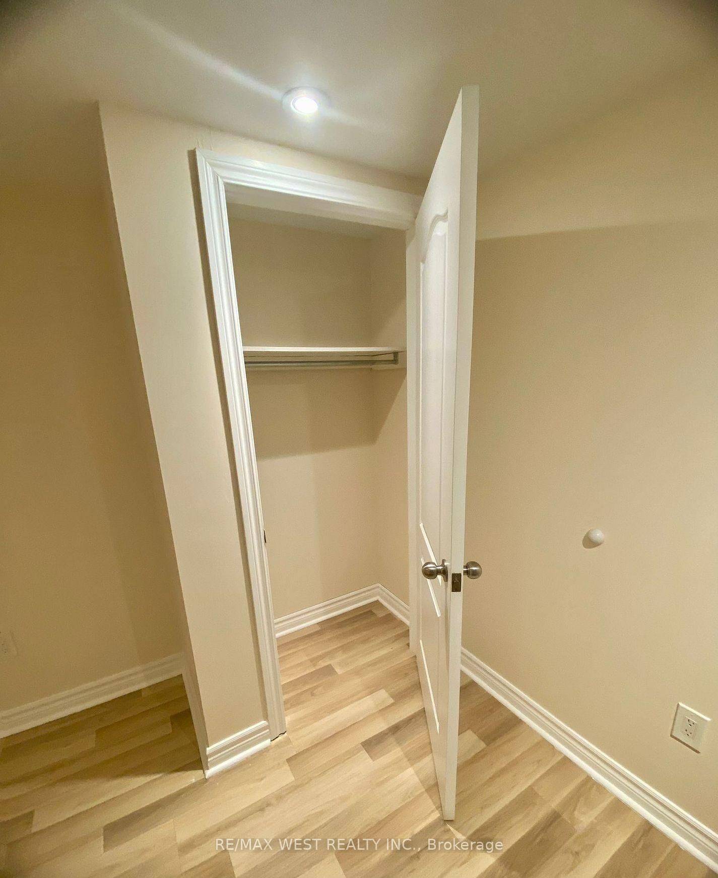 Toronto W04, ON M9N 2C1,18 King George RD