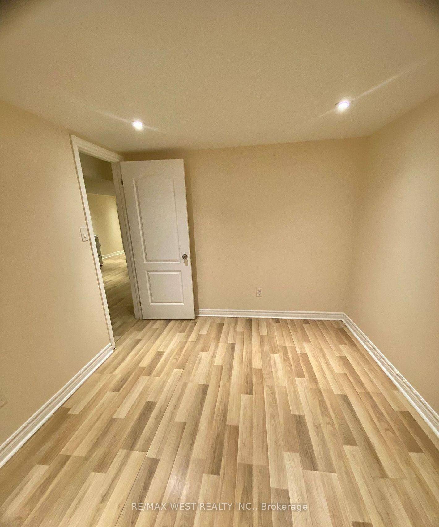 Toronto W04, ON M9N 2C1,18 King George RD