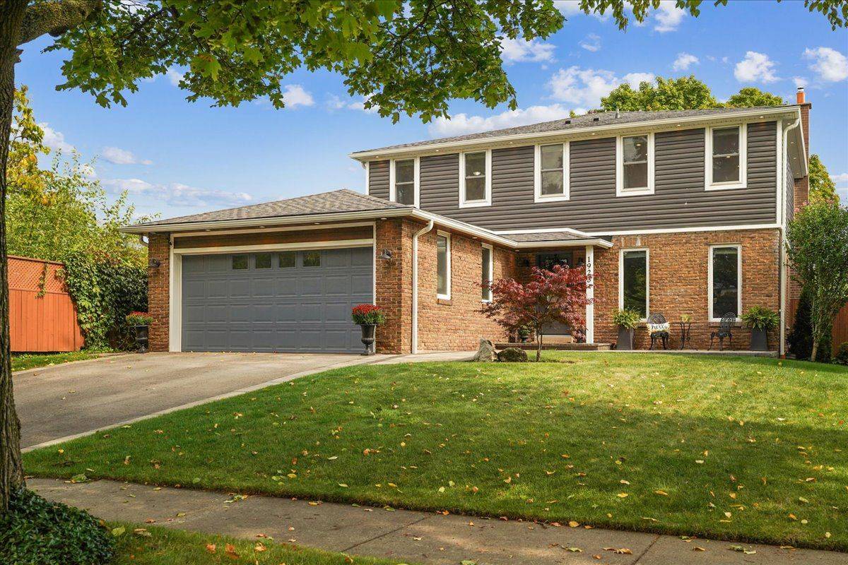 Mississauga, ON L4X 1T9,1923 Steepbank CRES