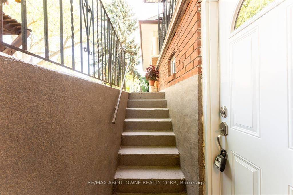 Toronto W02, ON M6H 2P8,436 Concord AVE #Lower