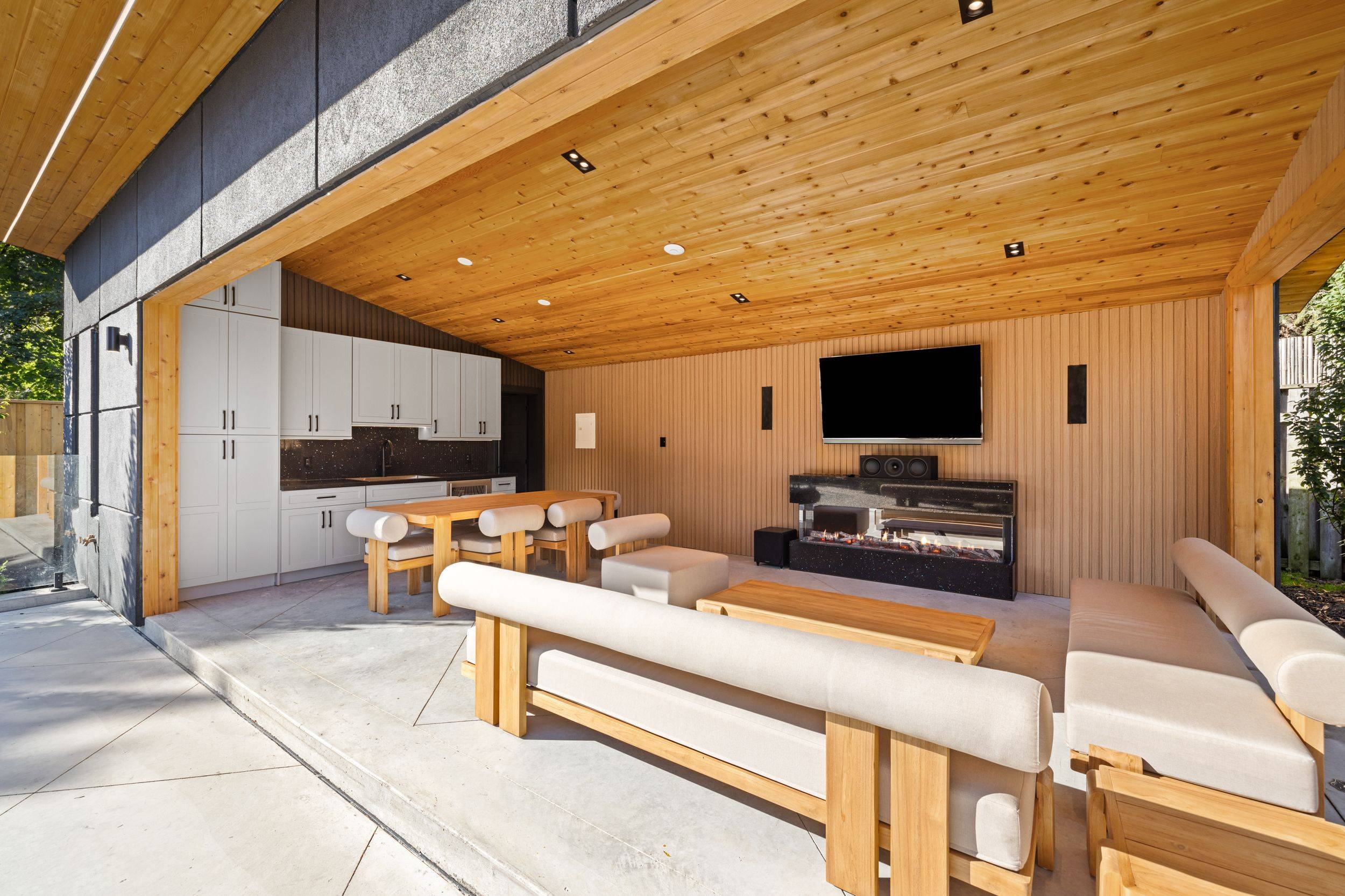 Toronto W08, ON M9B 4W8,11 Burrows AVE