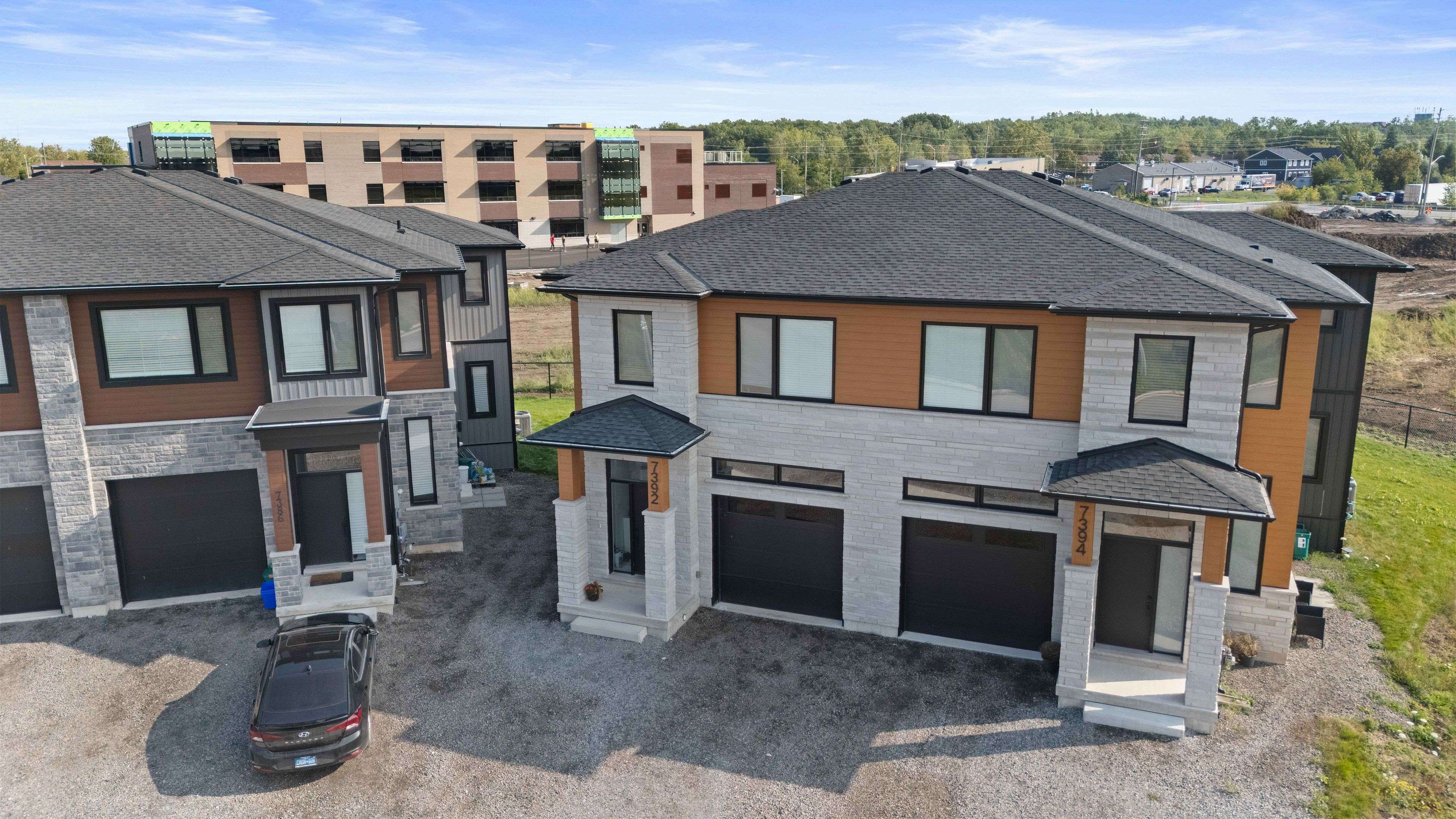 Niagara Falls, ON L2H 3V8,7392 Splendour DR #Upper