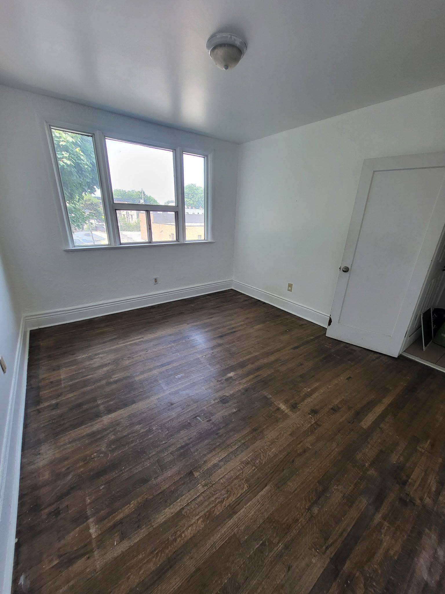 Hamilton, ON L8M 2M2,9 Proctor BLVD #2