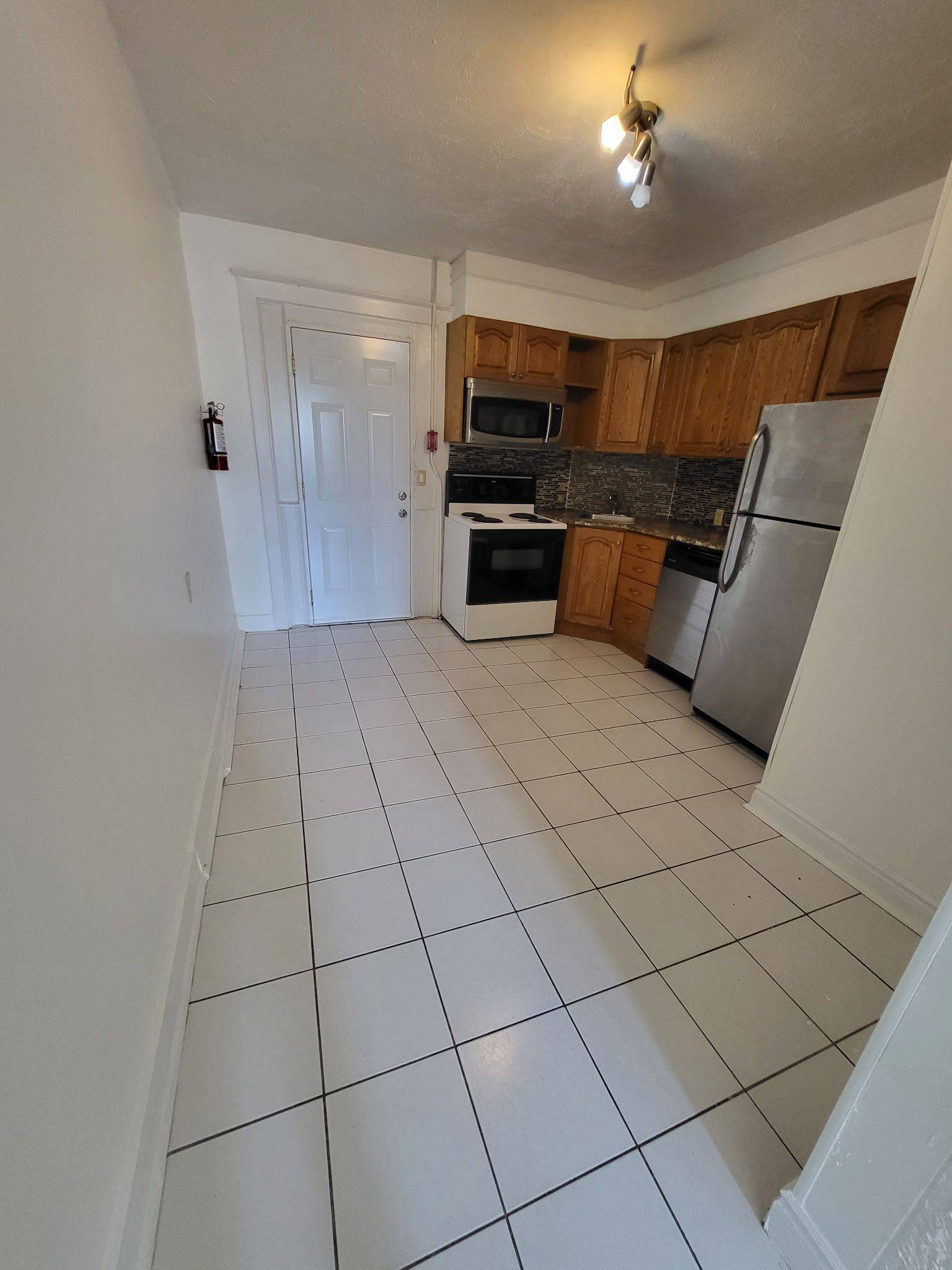 Hamilton, ON L8M 2M2,9 Proctor BLVD #2