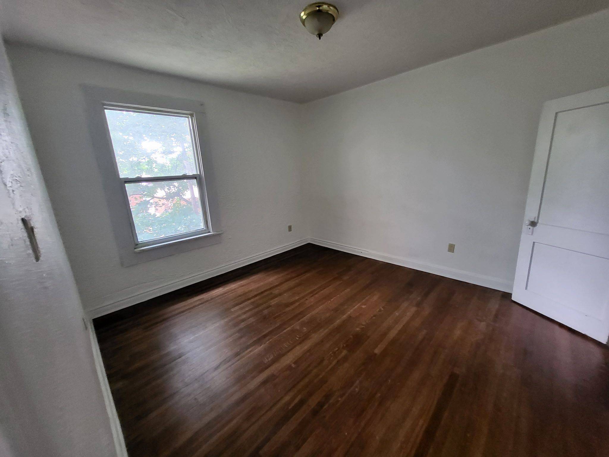 Hamilton, ON L8M 2M2,9 Proctor BLVD #2