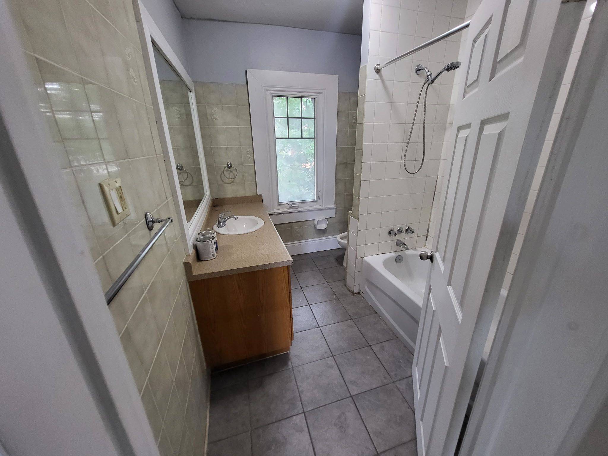 Hamilton, ON L8M 2M2,9 Proctor BLVD #2