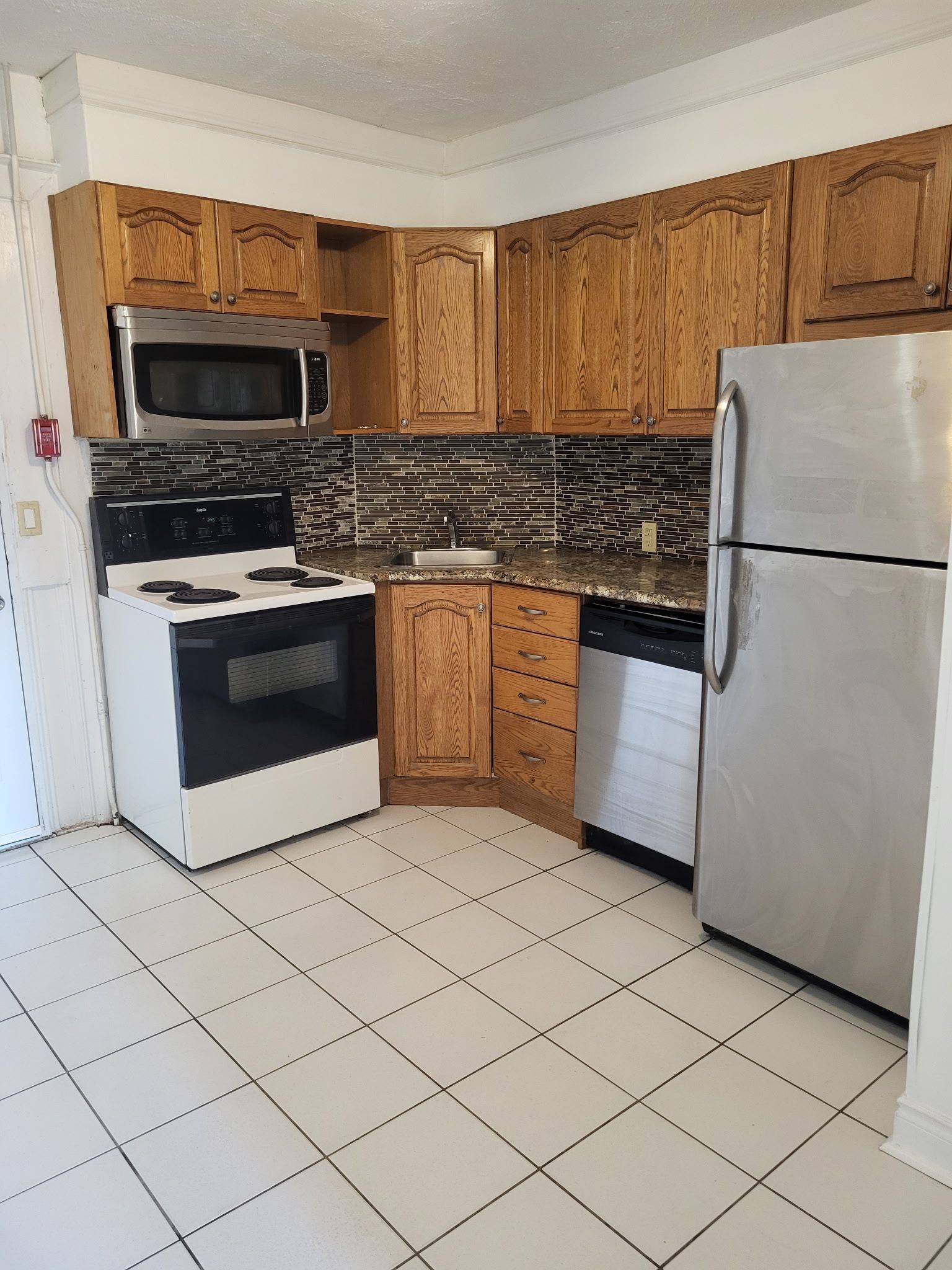 Hamilton, ON L8M 2M2,9 Proctor BLVD #2