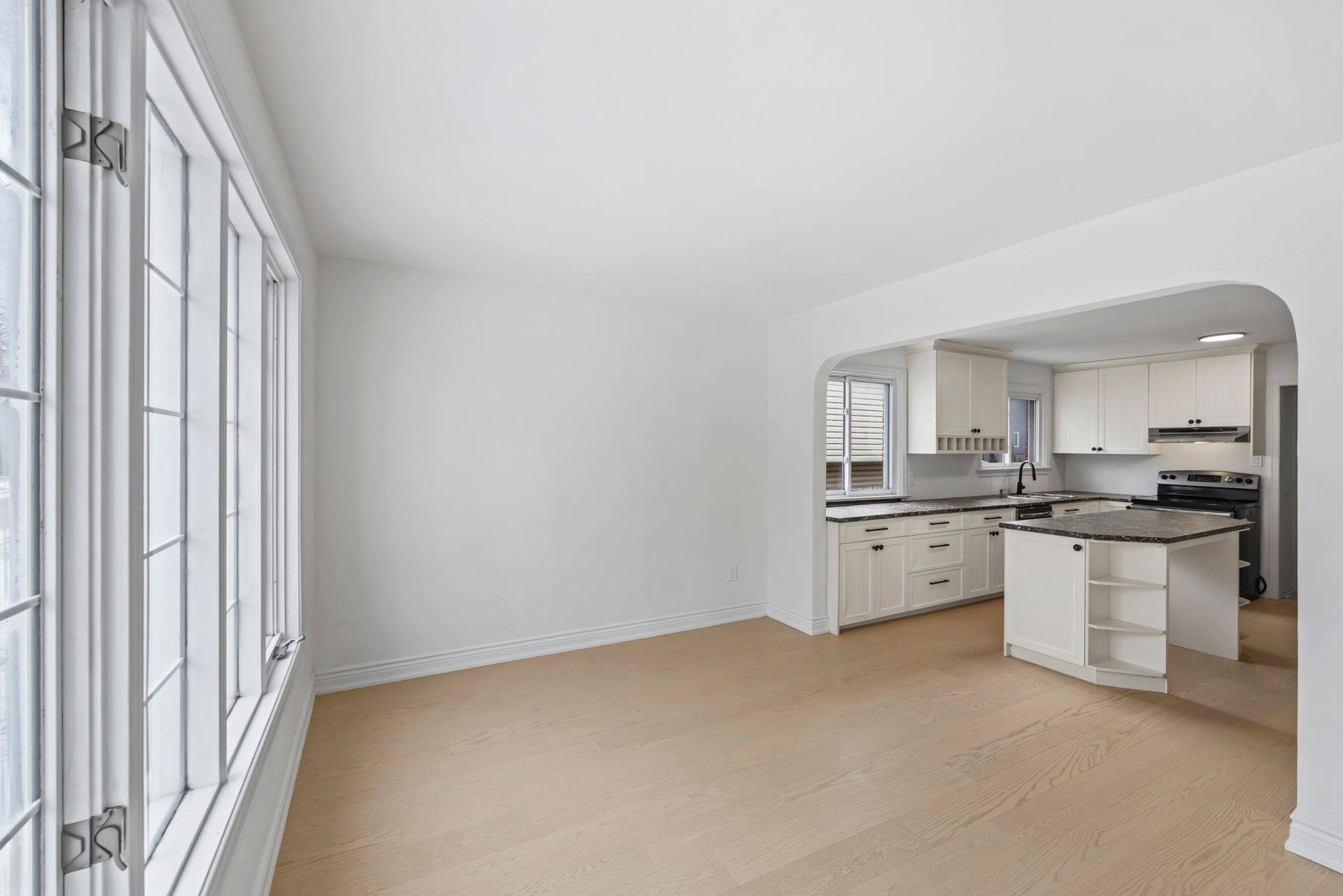 Kingston, ON K7K 4T1,782 Victoria ST