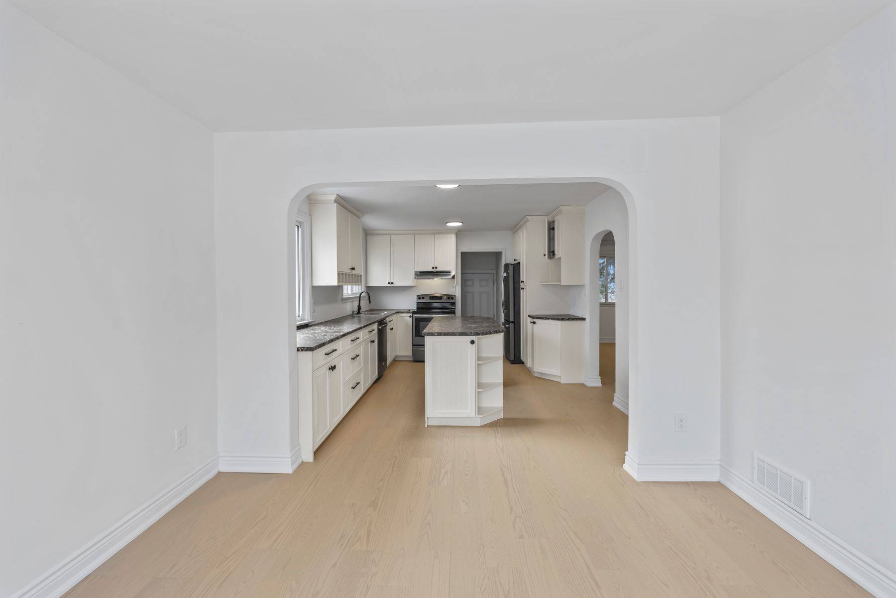 Kingston, ON K7K 4T1,782 Victoria ST