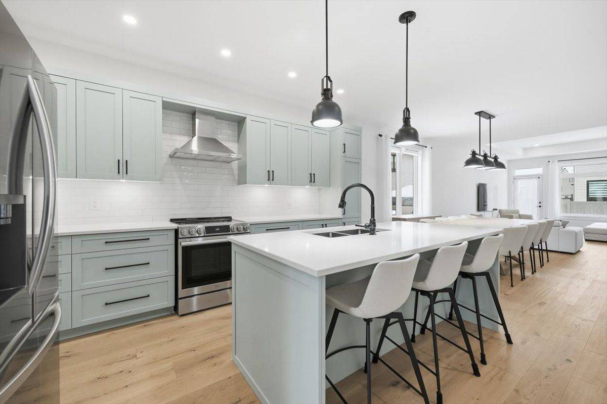 Orleans - Convent Glen And Area, ON K1W 0R4,296 Cornice ST