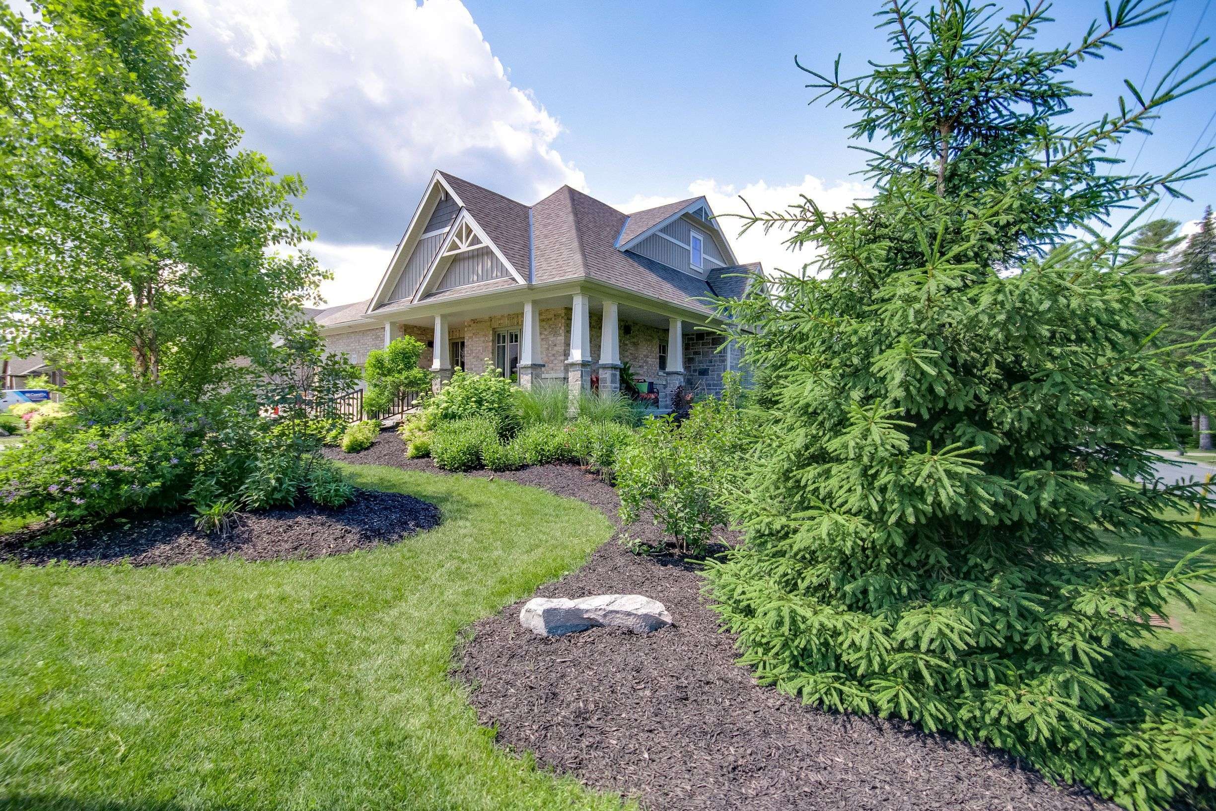 Huntsville, ON P1H 0C6,75 SELKIRK DR