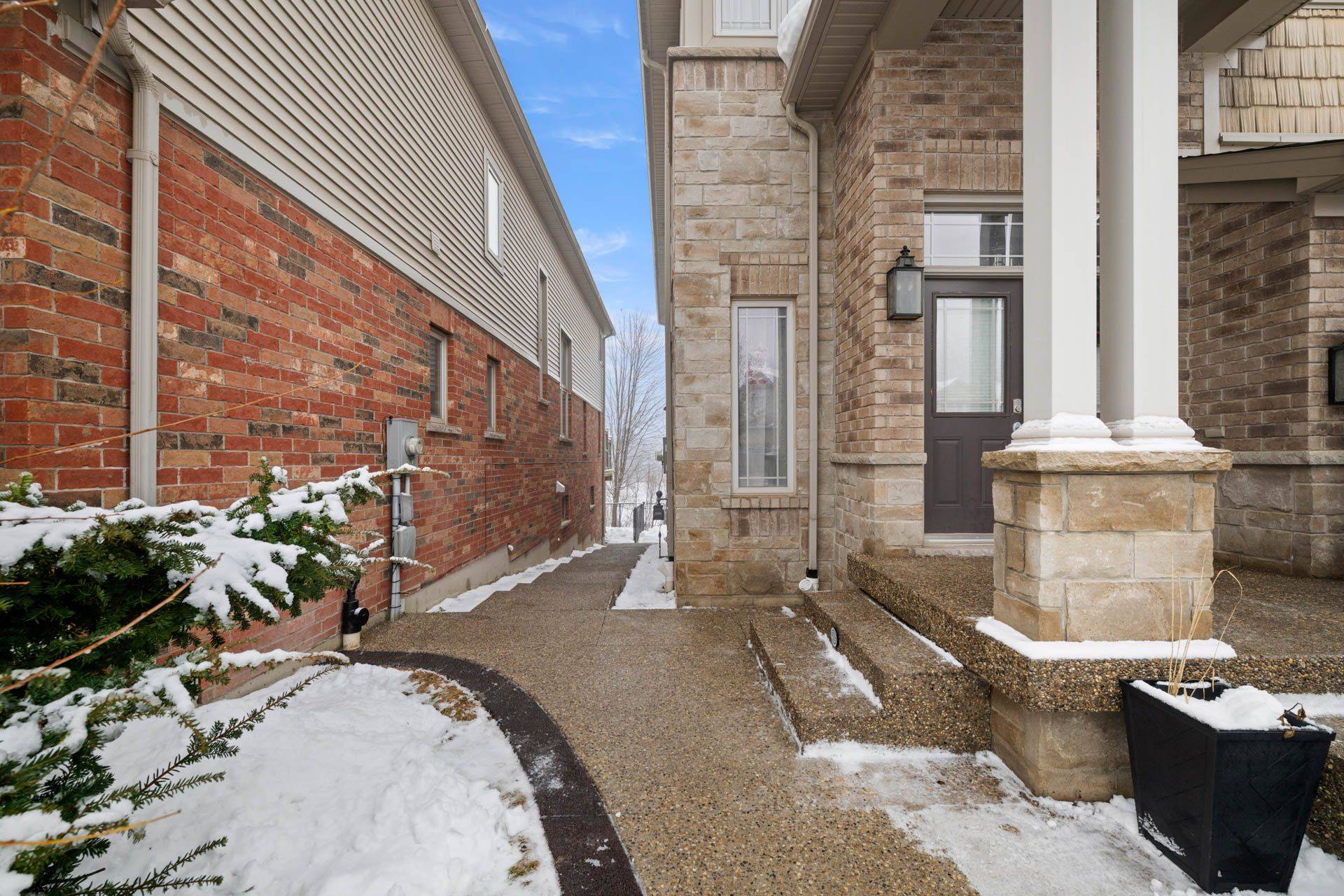 Waterloo, ON N2R 0B2,695 Robert Ferrie DR #LOWER