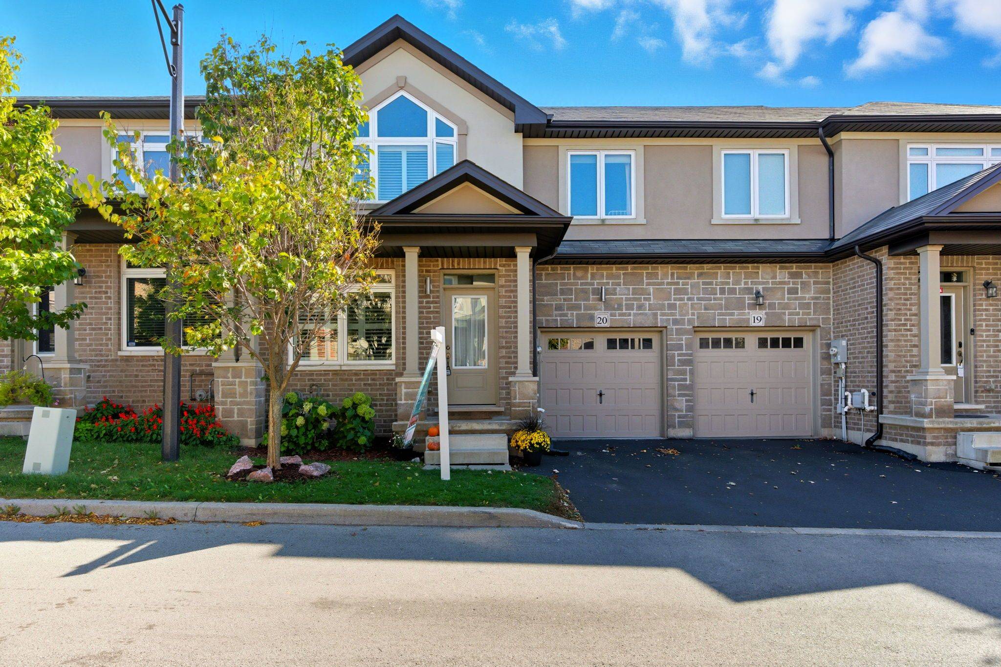 Hamilton, ON L9K 0J5,421 Kitty Murray LN #20