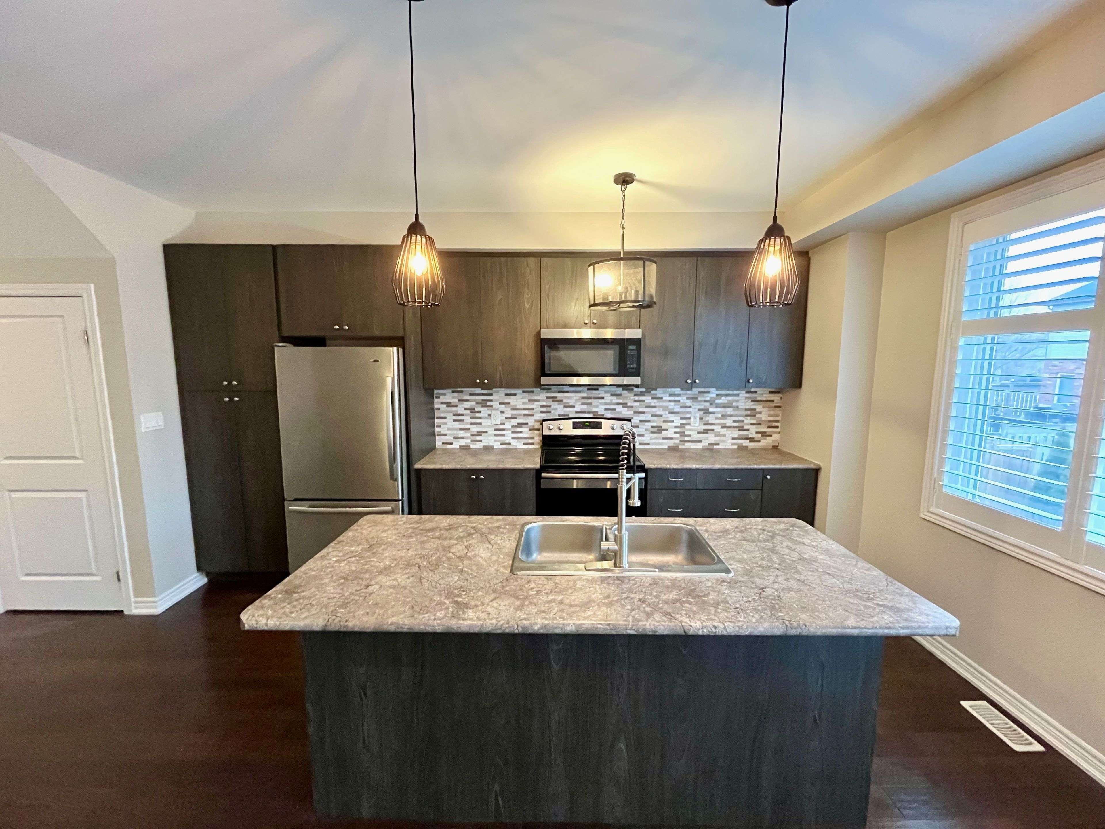 Hamilton, ON L8E 5L1,7 Pinot CRES