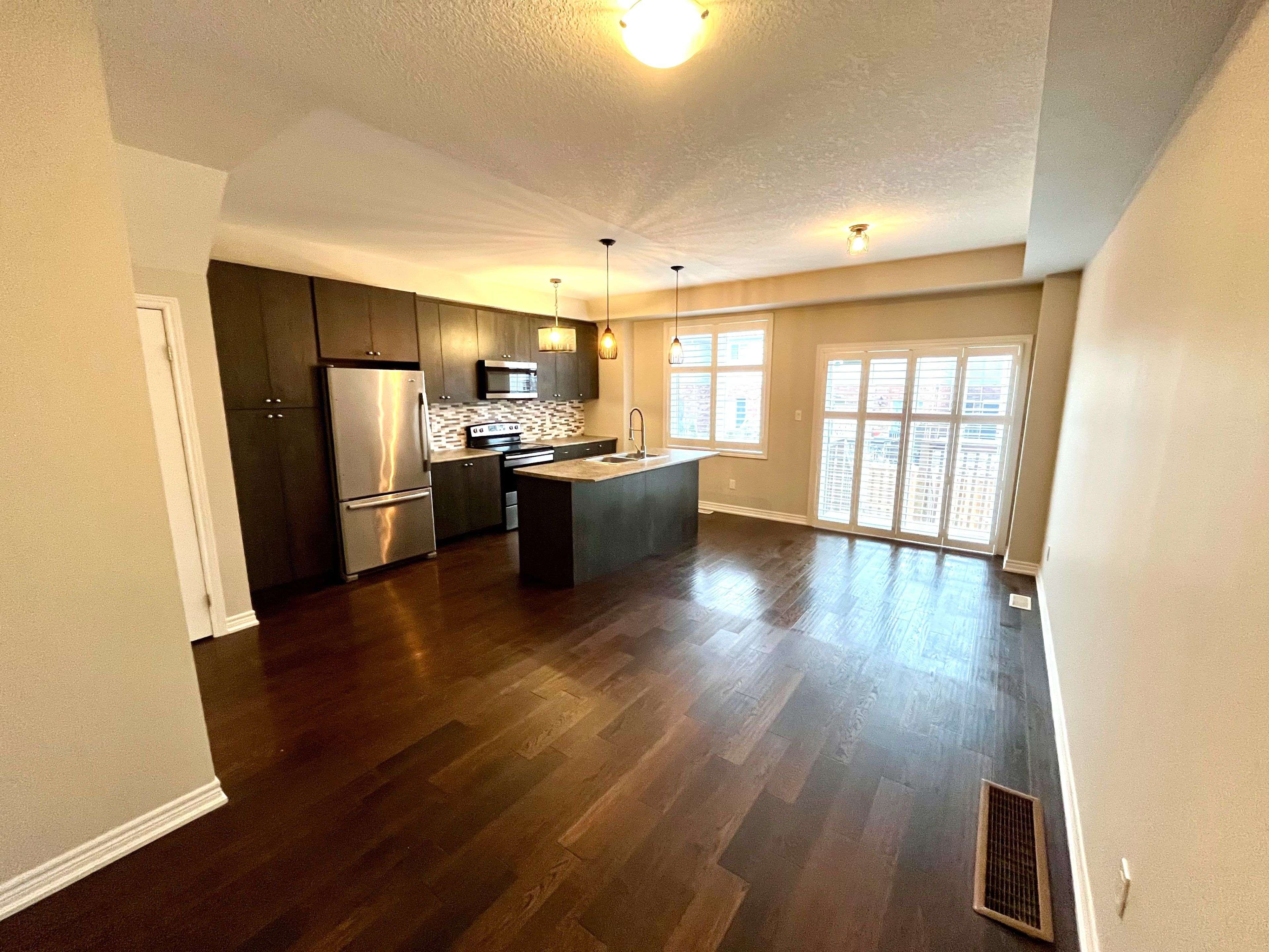 Hamilton, ON L8E 5L1,7 Pinot CRES