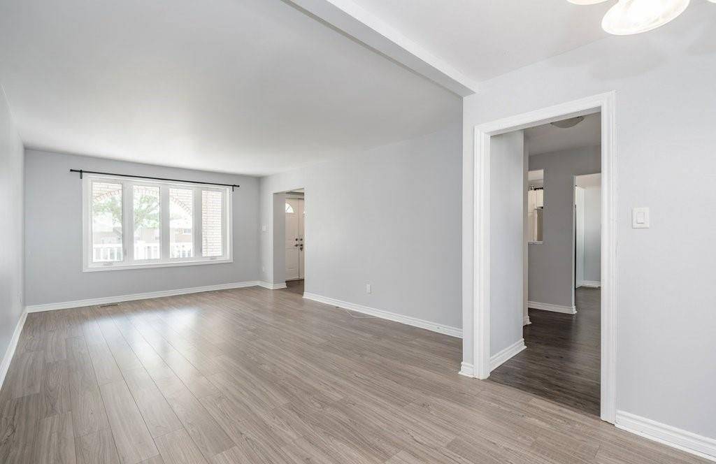 Hamilton, ON L8T 2X8,271 Carson DR #Main Fl