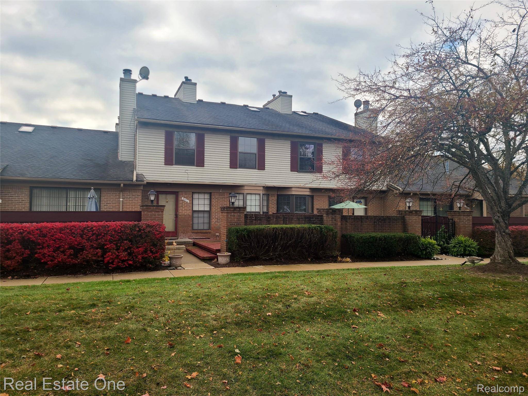 Farmington Hills, MI 48331,38872 Country CIR #90