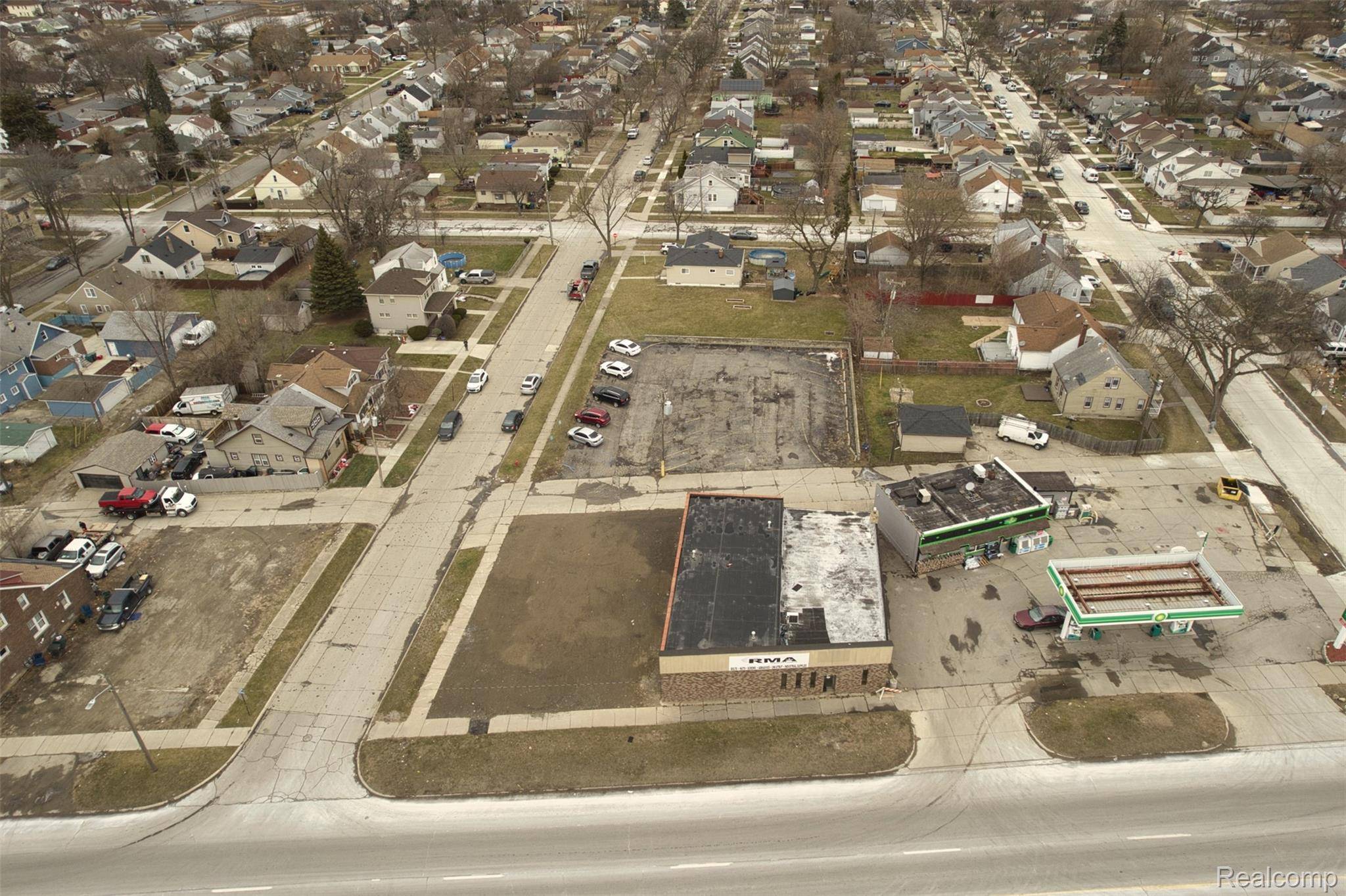 Lincoln Park, MI 48146,722 Southfield RD