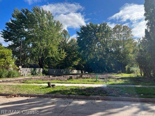 Sterling Heights, MI 48310,5018 NORTHLAWN DR