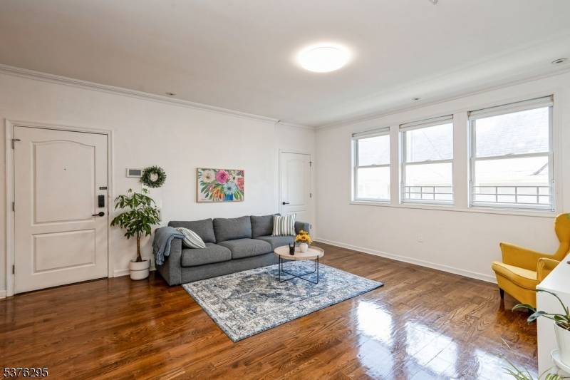 Rutherford Boro, NJ 07070,22 Sylvan St