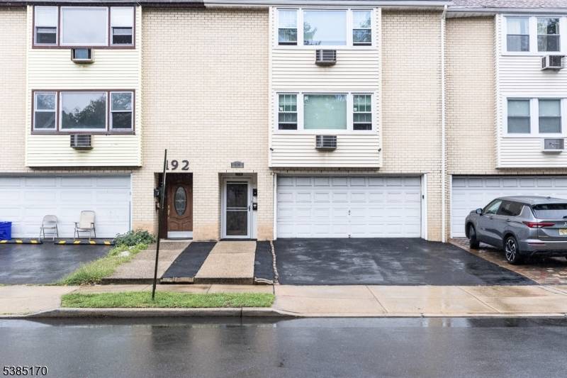 East Orange City, NJ 07017,190 Park St