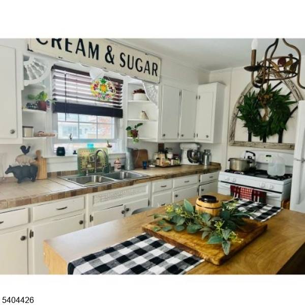 North Haledon Boro, NJ 07508,15 Onyx Ter