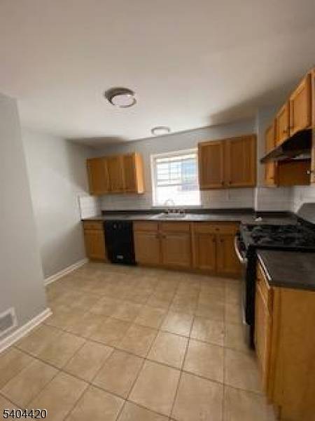 Newark City, NJ 07106,307 Smith St #1