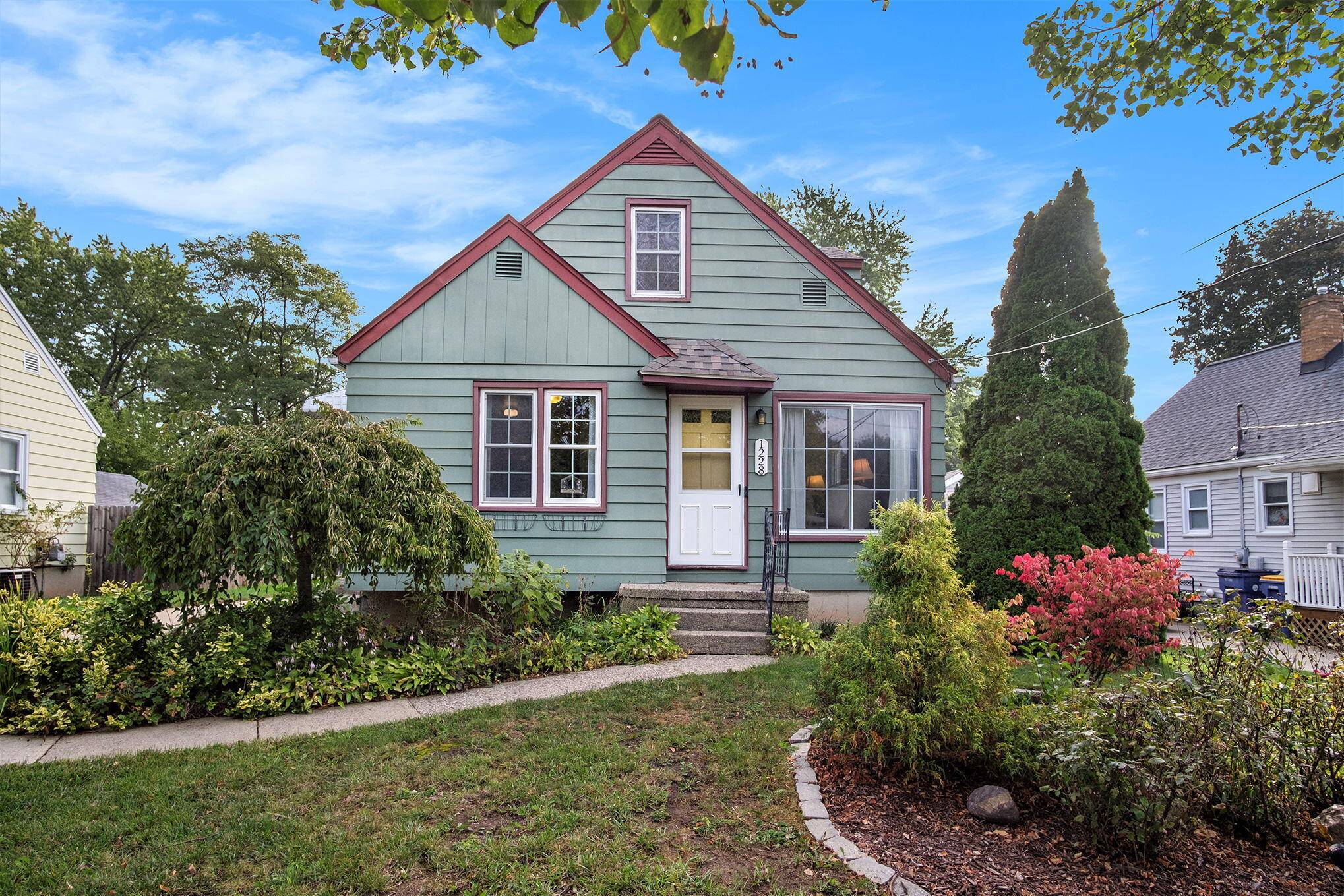 Grand Rapids, MI 49505,1228 Spring AVE NE