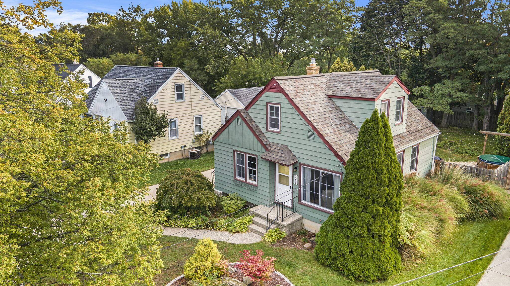 Grand Rapids, MI 49505,1228 Spring AVE NE