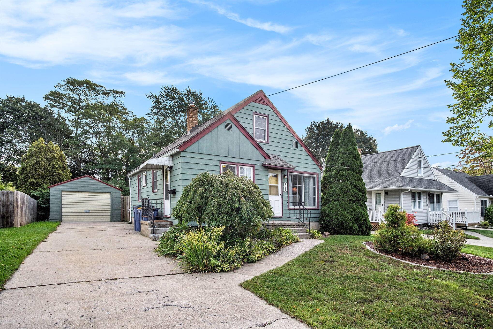 Grand Rapids, MI 49505,1228 Spring AVE NE