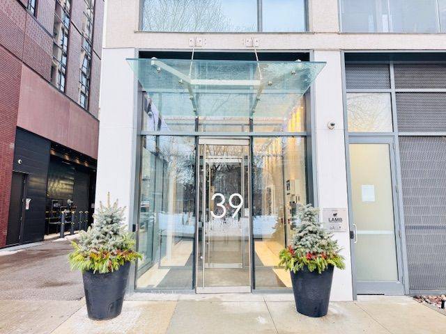 Toronto C01, ON M5V 2L9,39 Brant ST #304