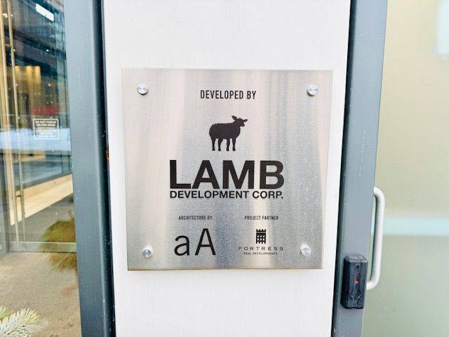 Toronto C01, ON M5V 2L9,39 Brant ST #304