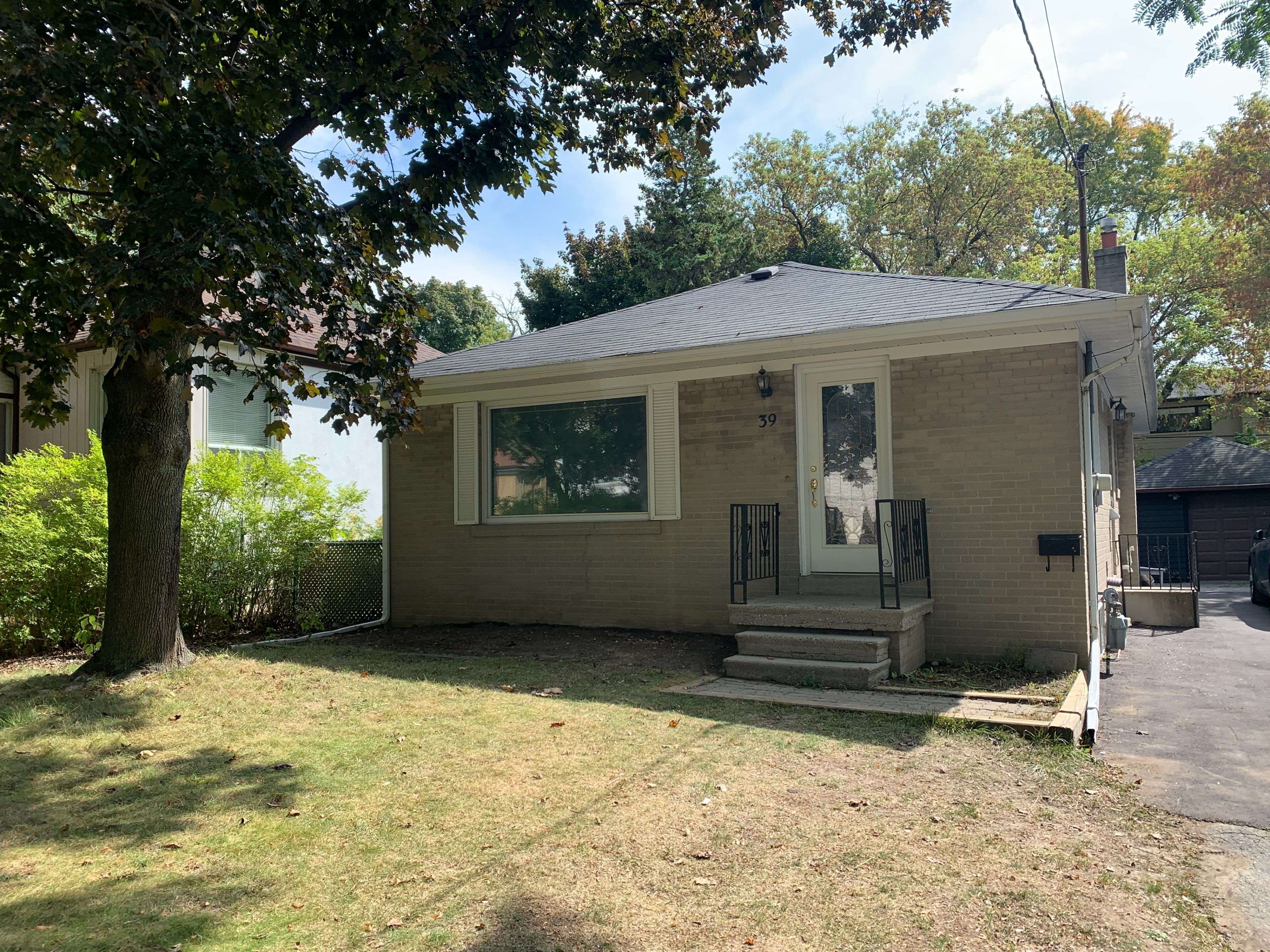 Toronto C14, ON M2M 2S4,39 Otonabee AVE #Basement