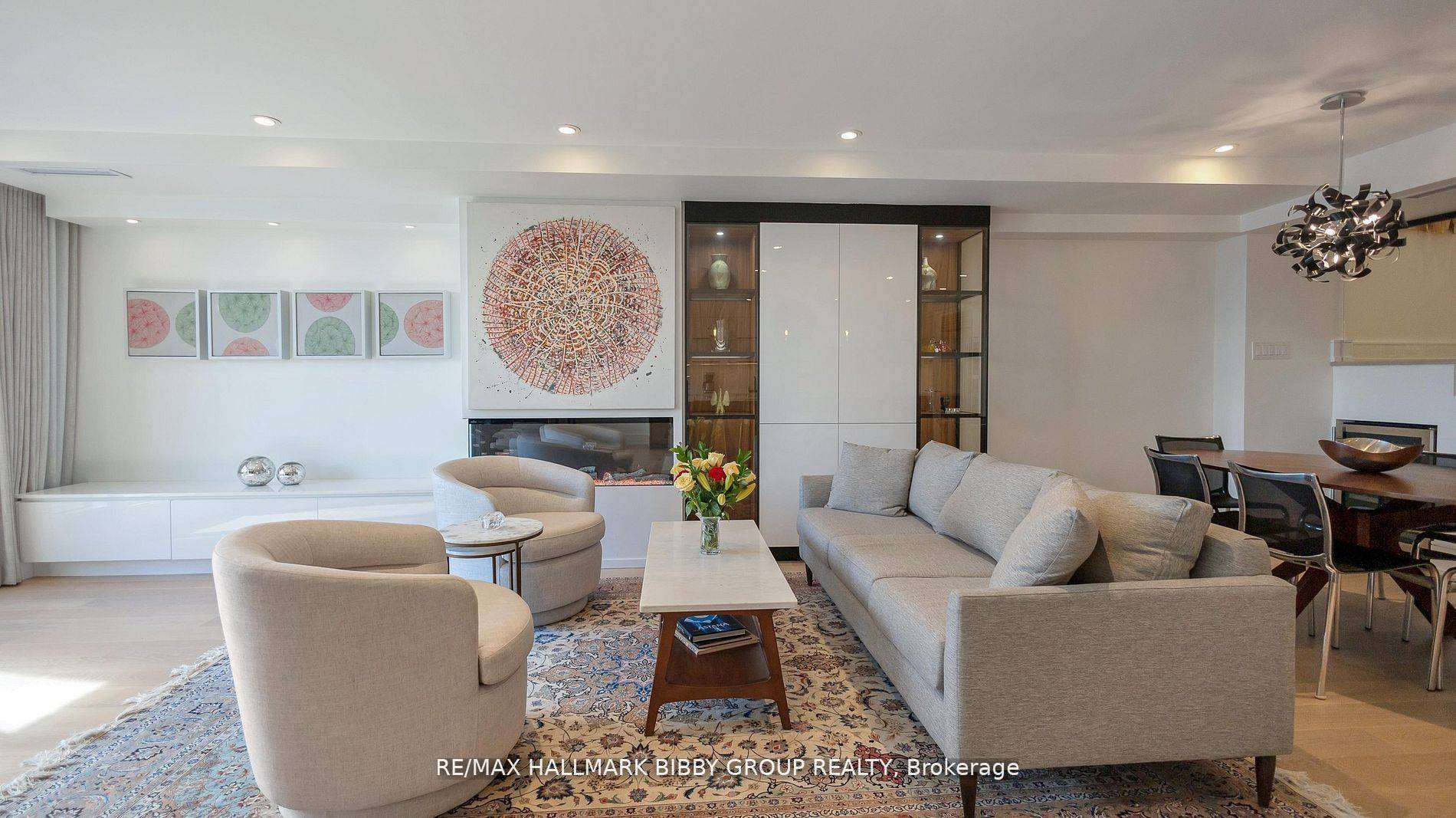 Toronto C01, ON M5J 2H2,99 Harbour SQ #613