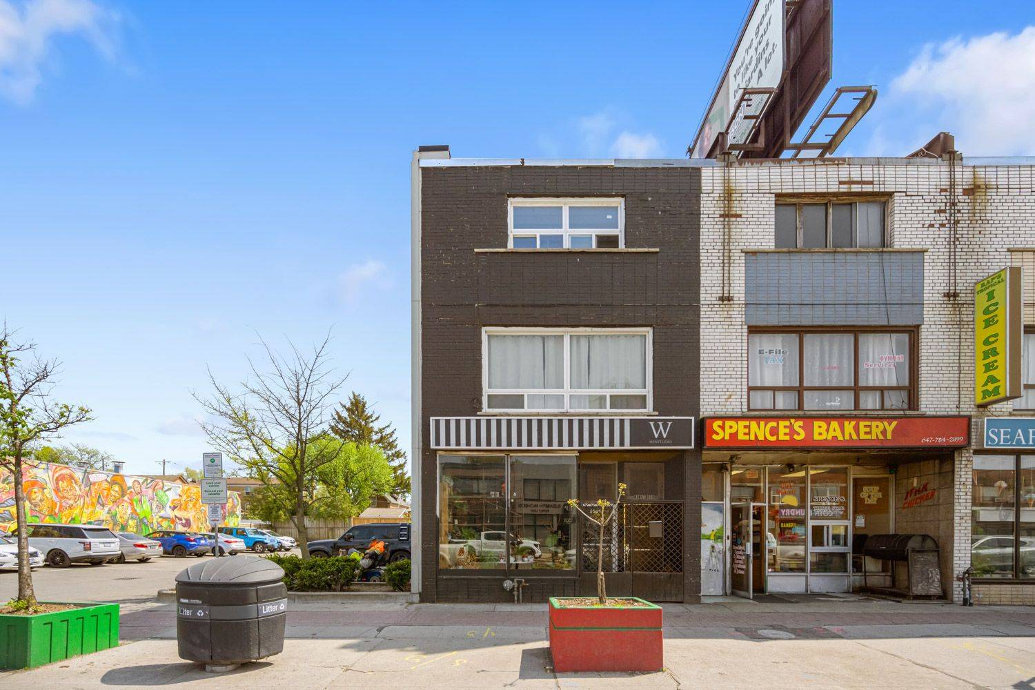 Toronto C03, ON M6E 2G8,1537 Eglinton AVE W #Main