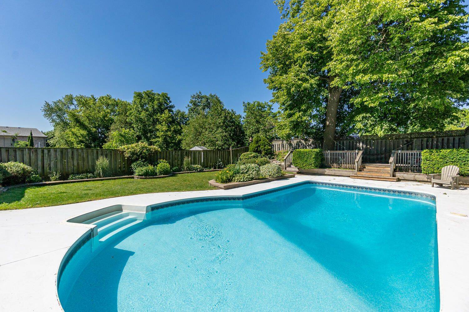 Toronto E10, ON M1E 4A7,36 Megan AVE