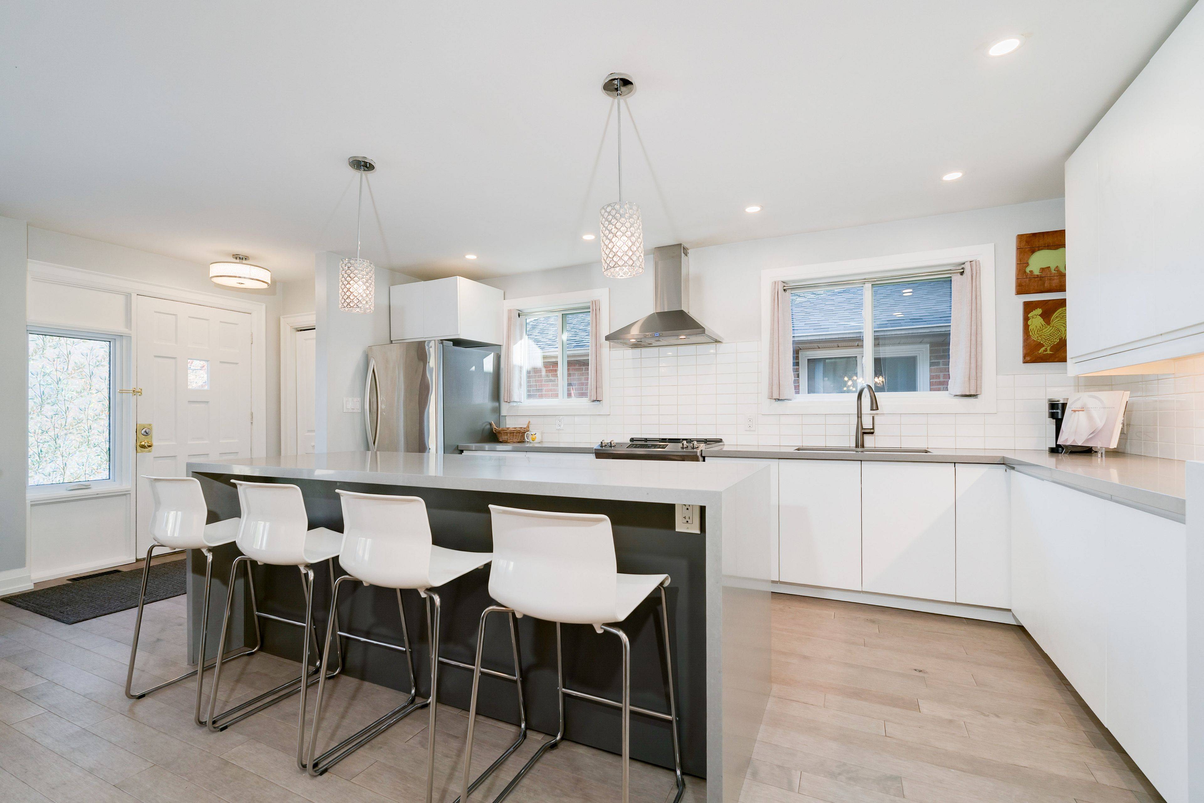 Toronto E10, ON M1E 4A7,36 Megan AVE