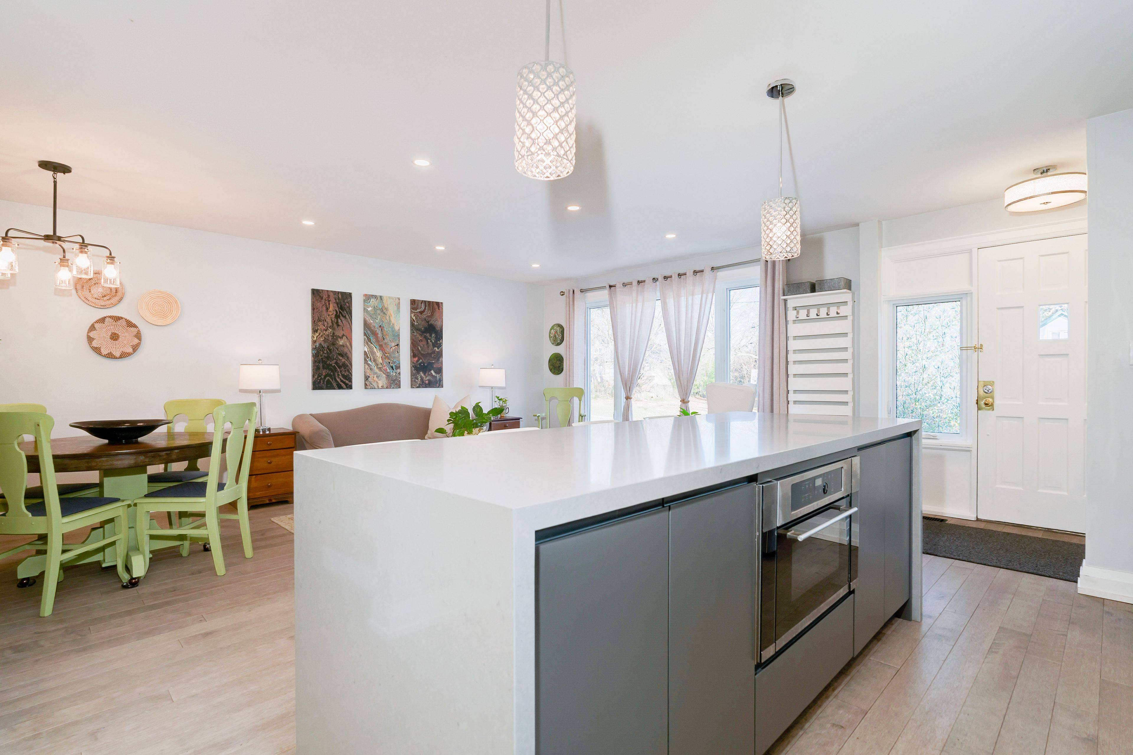 Toronto E10, ON M1E 4A7,36 Megan AVE