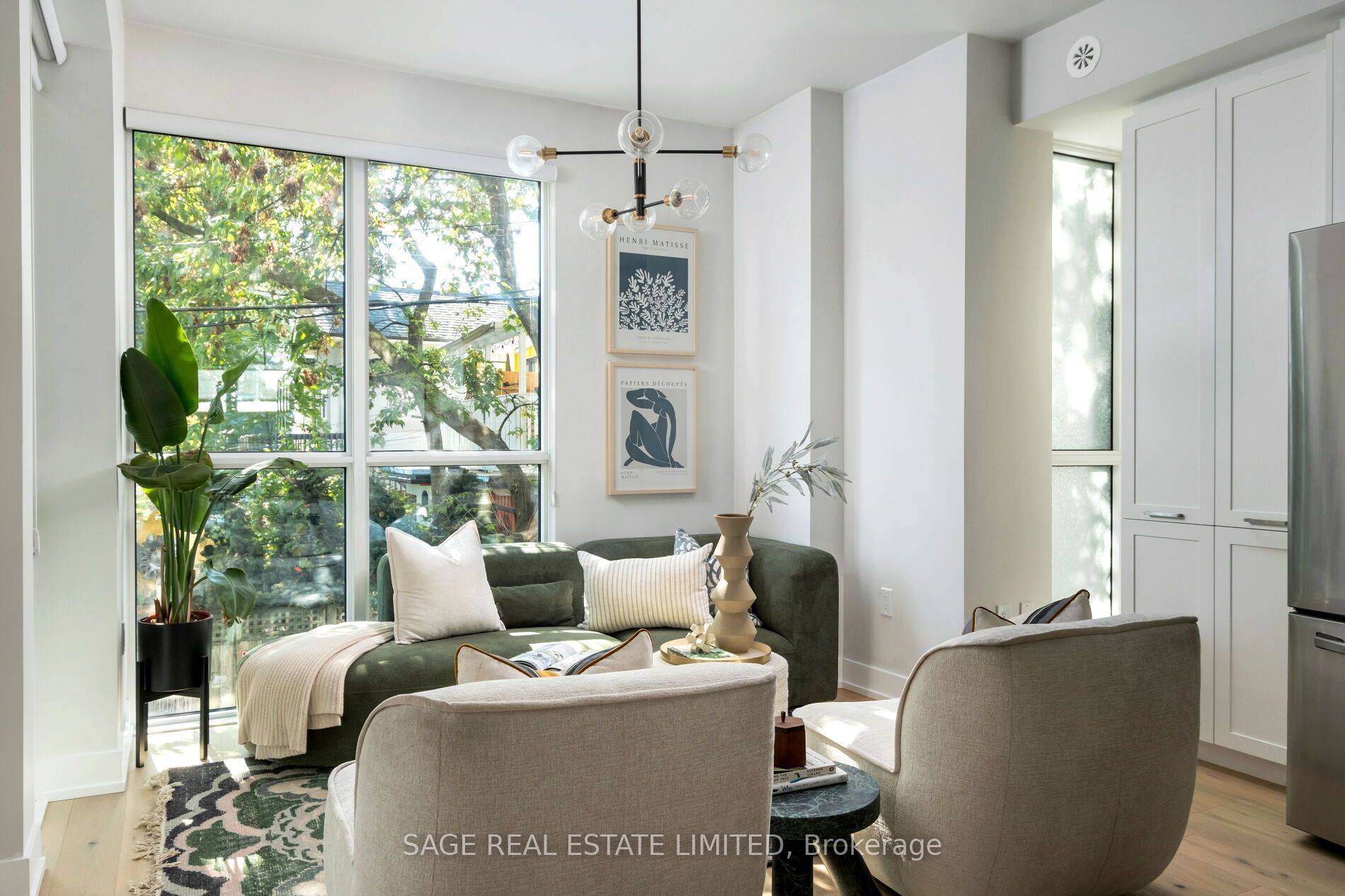 Toronto E01, ON M4L 0B1,1331 Queen ST E #Th01