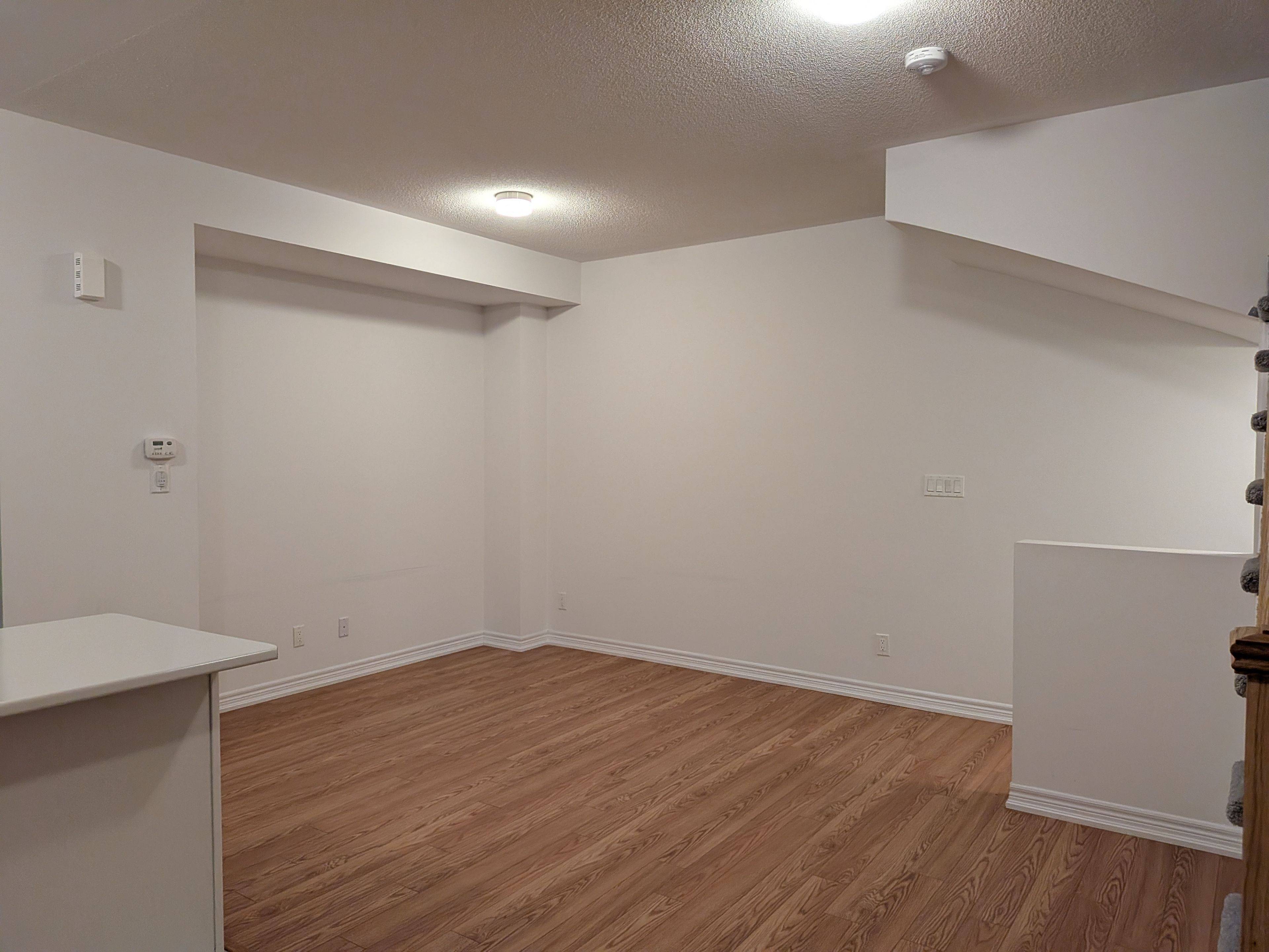 Oshawa, ON L1H 7K5,1099 LOCKIE DR