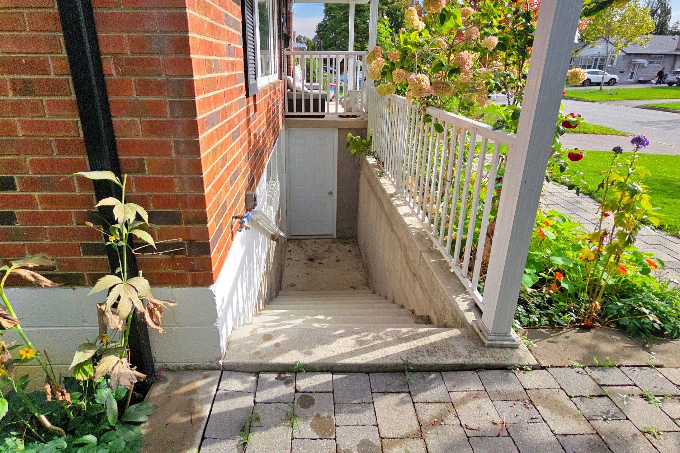 Toronto E04, ON M1R 4H8,68 Christina CRES