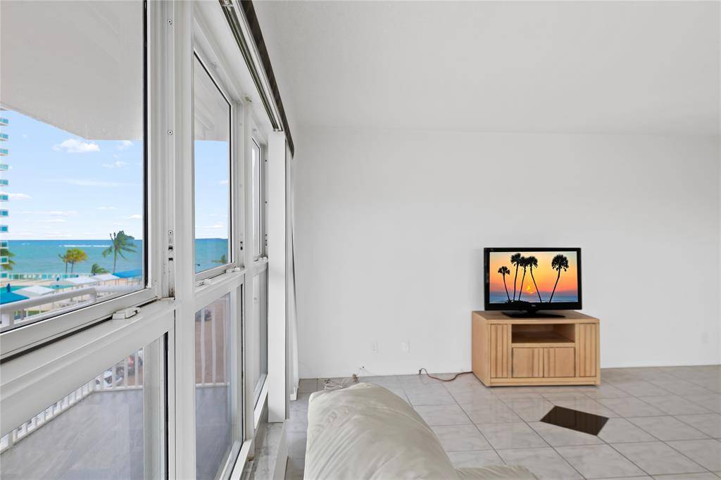 Fort Lauderdale, FL 33308,3850 Galt Ocean Dr #407