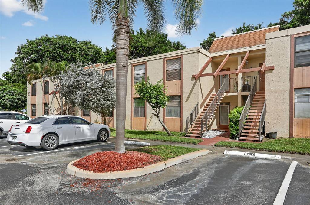 Margate, FL 33063,7360 NW 18th St #103