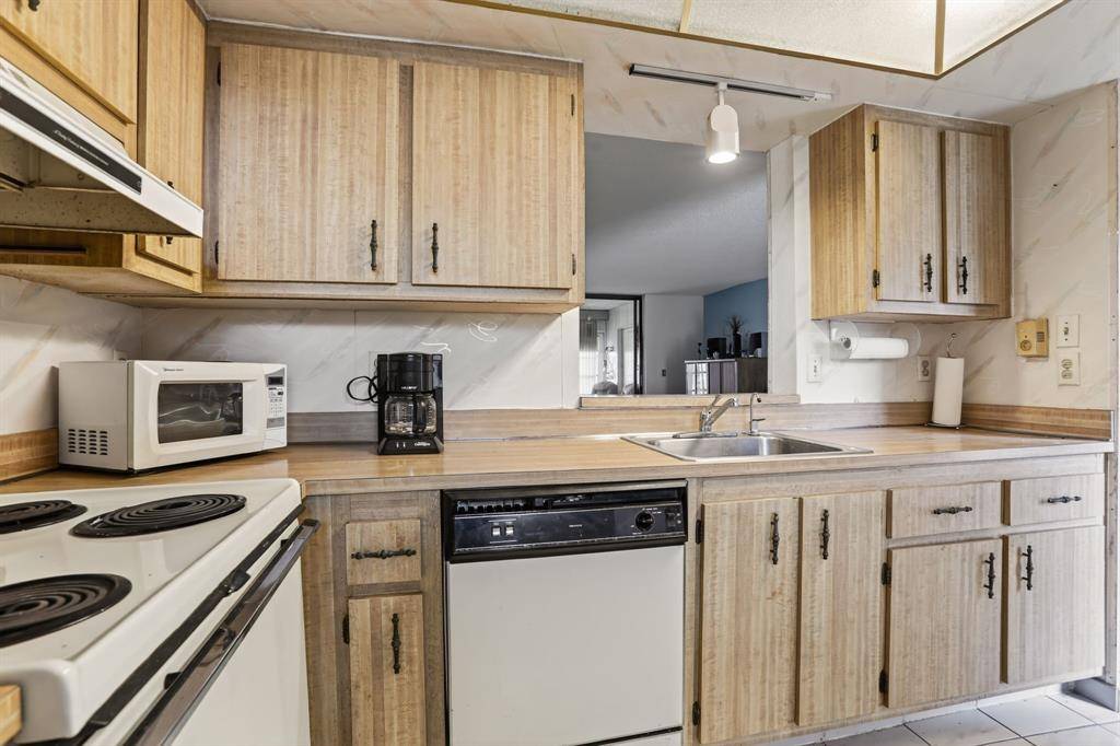 Margate, FL 33063,7360 NW 18th St #103