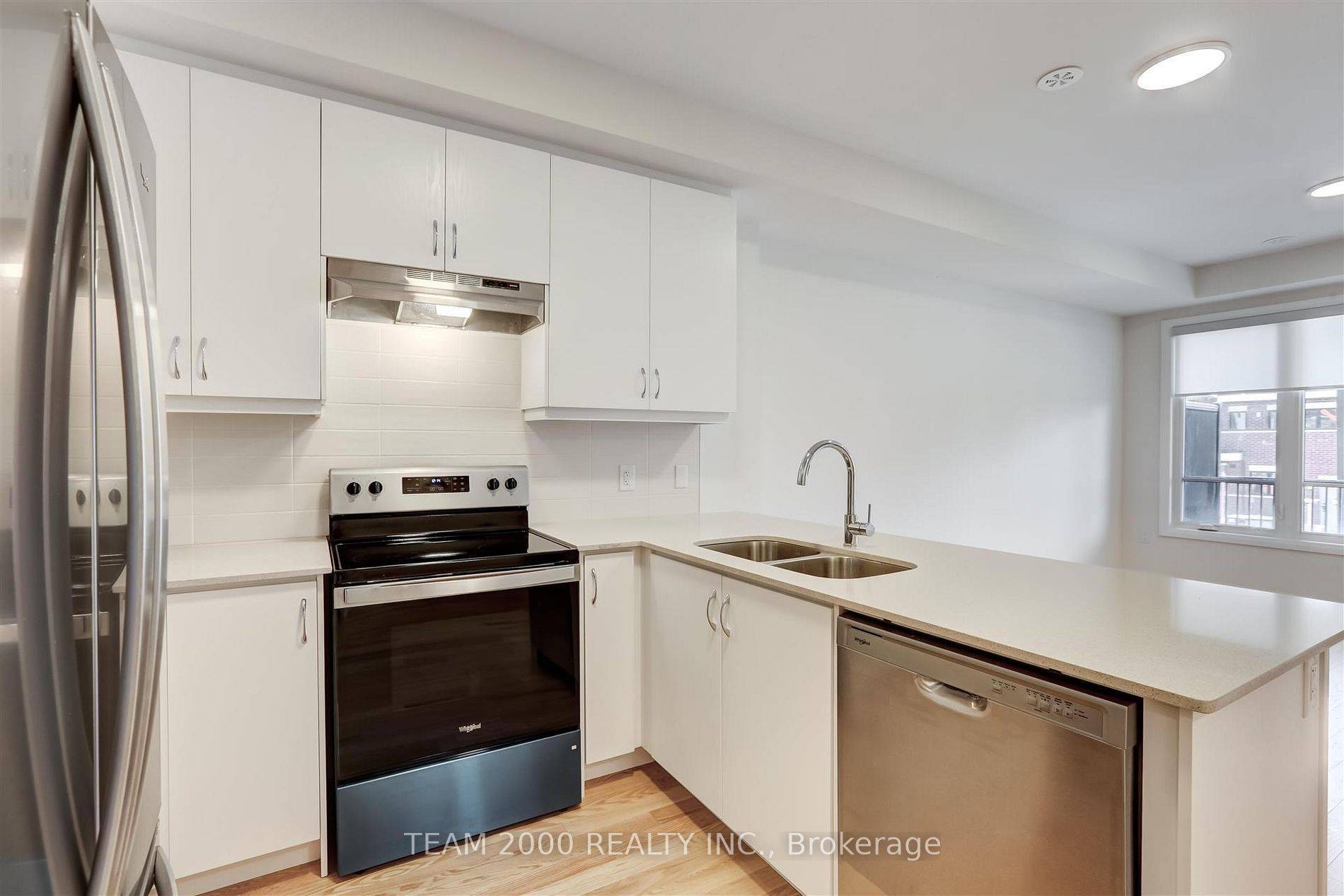 Bradford West Gwillimbury, ON L3Z 4M3,60 Baynes WAY #4